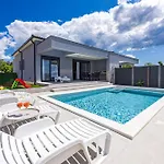 Villa Modern Family With Private Pool - Mia & Teo