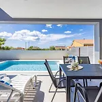 Modern Family With Private Pool - Mia & Teo Villa