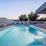 Modern Family With Private Pool - Mia & Teo Villa Loborika