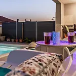 Modern Family With Private Pool - Mia & Teo * Loborika