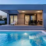 Modern Family With Private Pool - Mia & Teo Villa