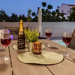 Modern Family With Private Pool - Mia & Teo Villa *