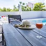 Modern Family With Private Pool - Mia & Teo Villa