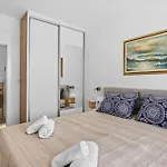 Modern Family With Private Pool - Mia & Teo Villa