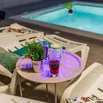 Villa Modern Family With Private Pool - Mia & Teo *