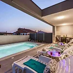 Villa Modern Family With Private Pool - Mia & Teo Loborika