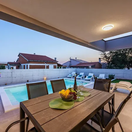 빌라 Modern Family With Private Pool - Mia & Teo Loborika