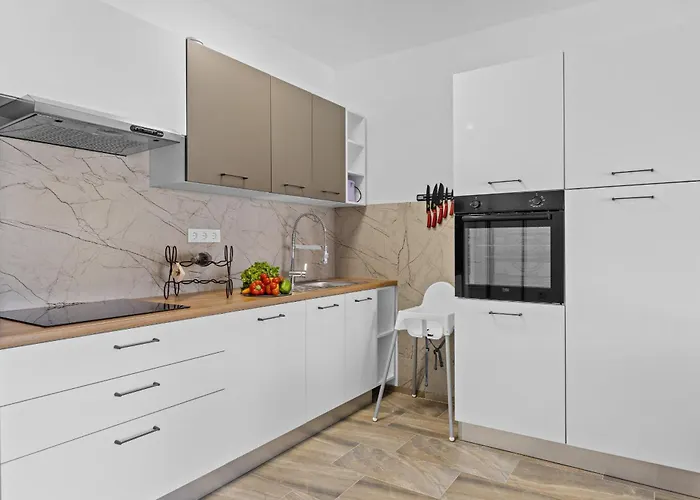 Modern Family With Private Pool - Mia & Teo 빌라 *