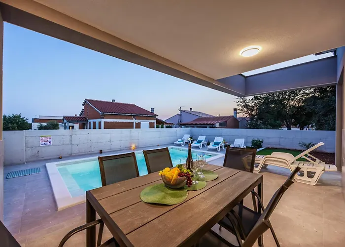 빌라 Modern Family With Private Pool - Mia & Teo Loborika