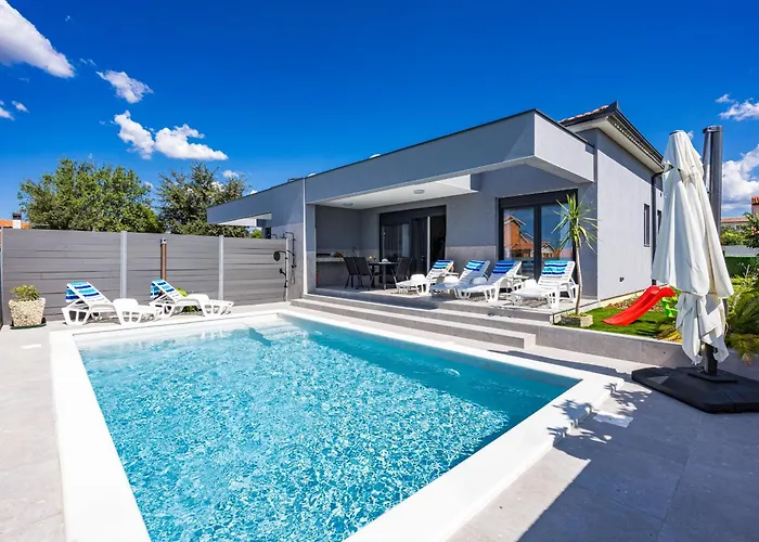 Modern Family With Private Pool - Mia & Teo Loborika