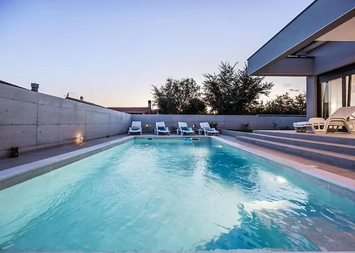 Modern Family With Private Pool - Mia & Teo 빌라 Loborika