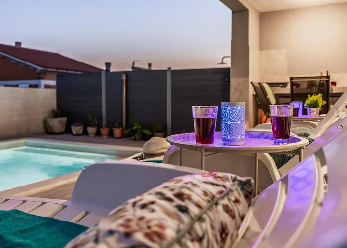 Modern Family With Private Pool - Mia & Teo * Loborika