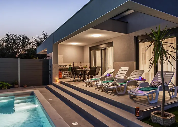 Modern Family With Private Pool - Mia & Teo 빌라 Loborika