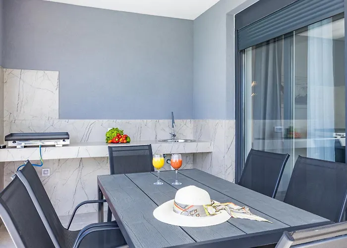 Modern Family With Private Pool - Mia & Teo Loborika