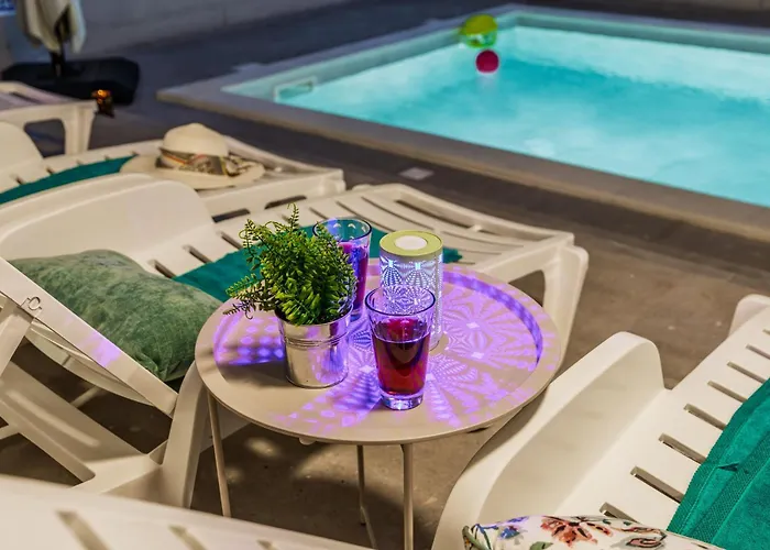 빌라 Modern Family With Private Pool - Mia & Teo *